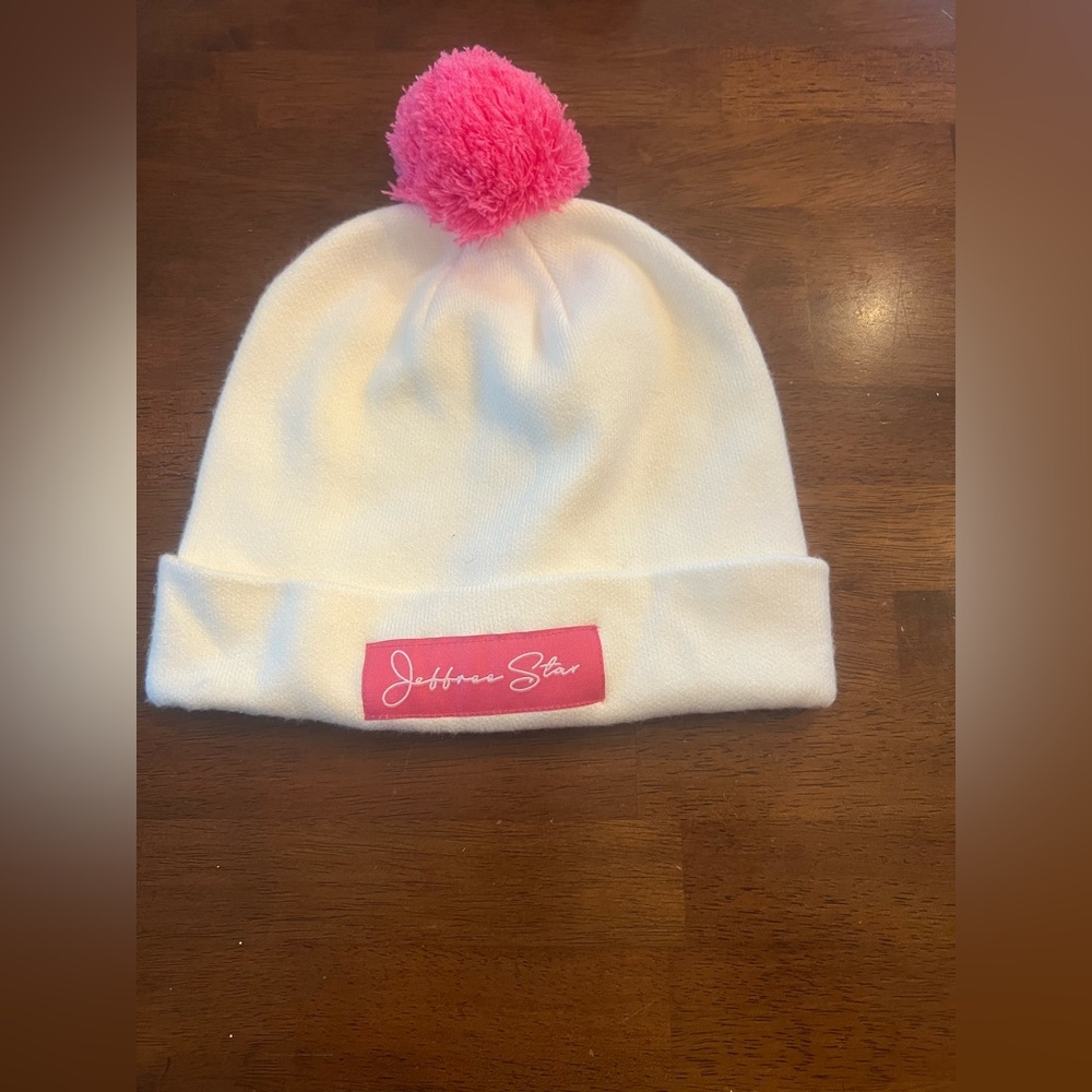 Jeffree Star winter‎ hat